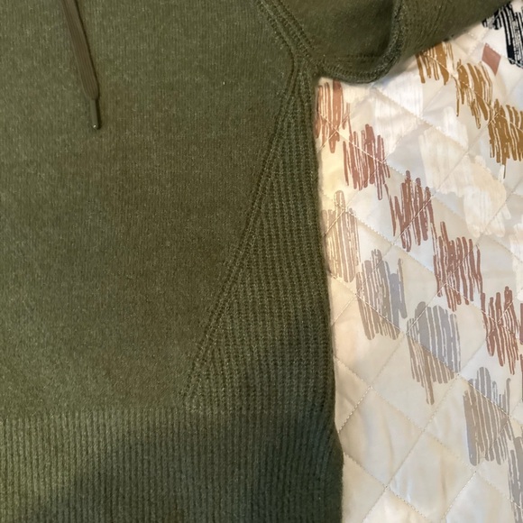 Witty Fox Women's Textured Hoodie Sweater. Green. Size Small. NWOT - Picture 8 of 10